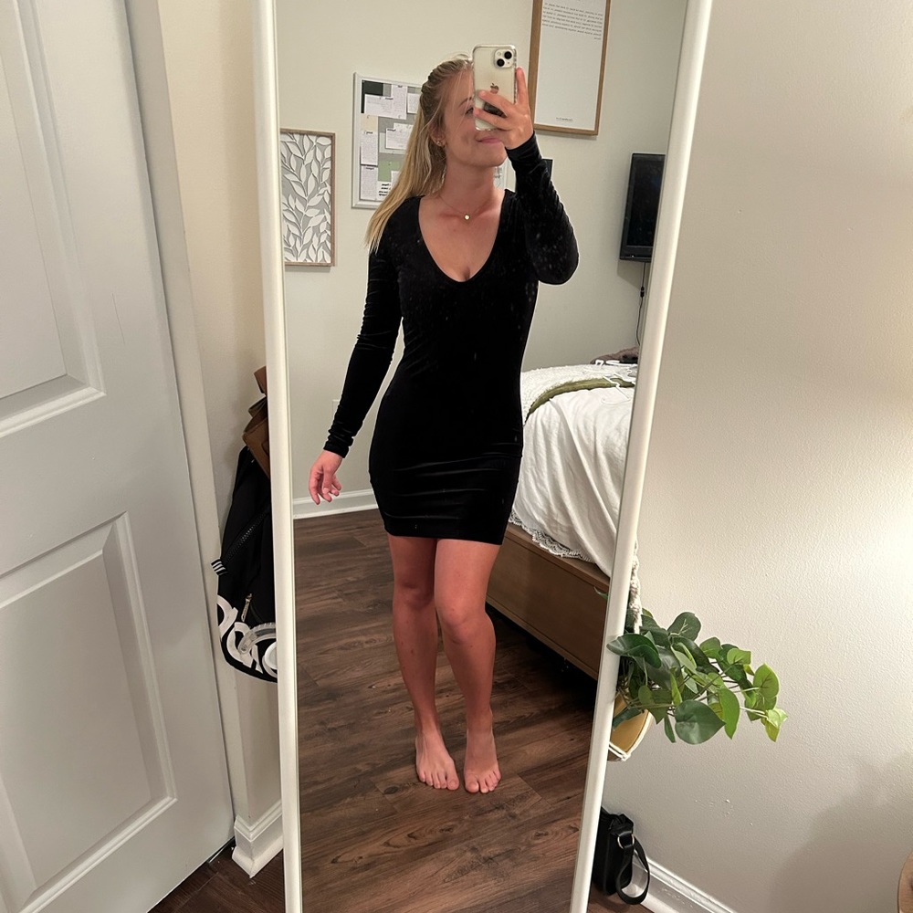 Forever 21 black velvet long sleeve dress